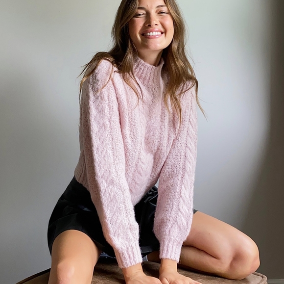 Aritzia Sweaters - Aritzia Little Moon sweater size XXS in EUC